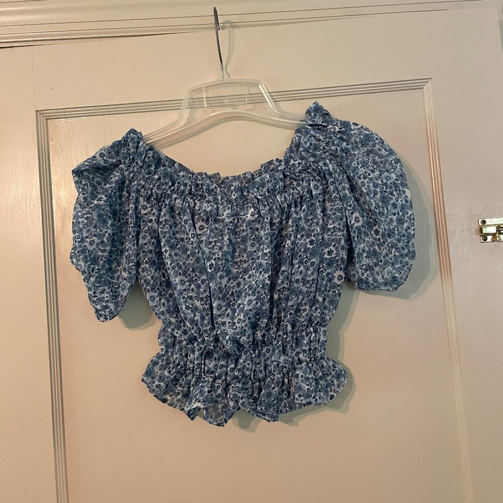 Cropped-Top: Blue-Flowered Pattern - Picture 2 of 4